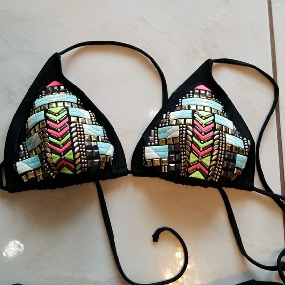 Bikini - Picture 2 of 6